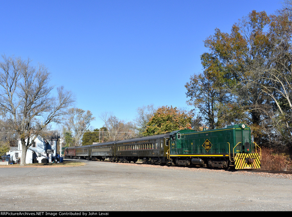 The 304 pushes the four car passenger set along with the 2003 leading on the front across Bailey St Xing